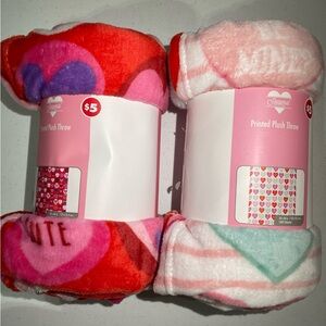 Printed Plush Throw Blanket - Red and Pink